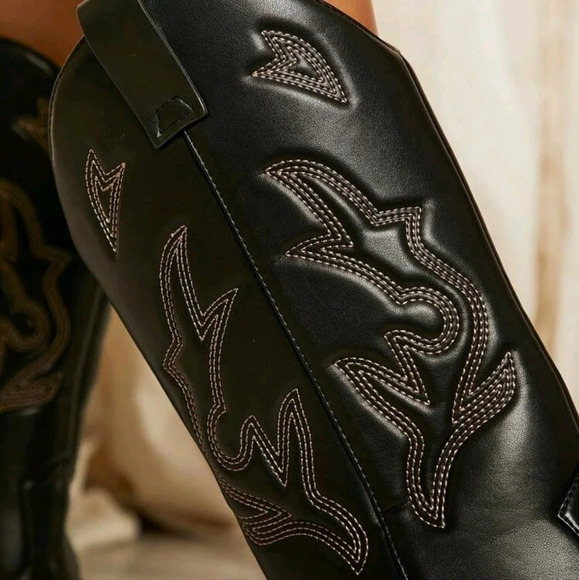 Minimalist Slip On Chunky Heeled Boots - Picture 4 of 6